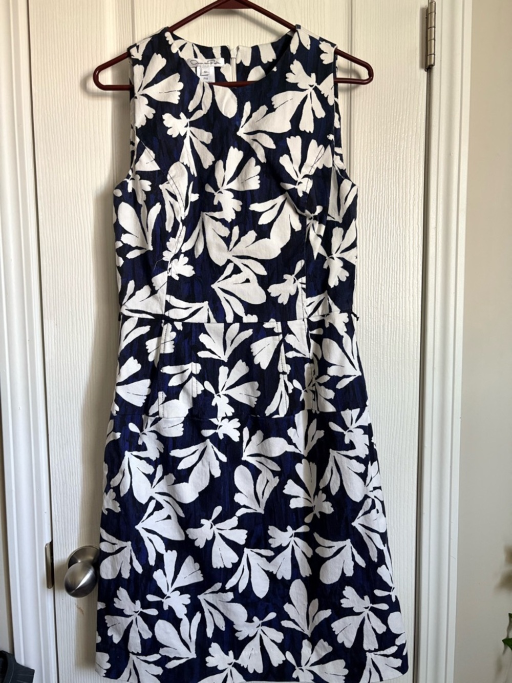 Oscar de la Renta Navy & White Floral Brocade Sheath Dress size 10